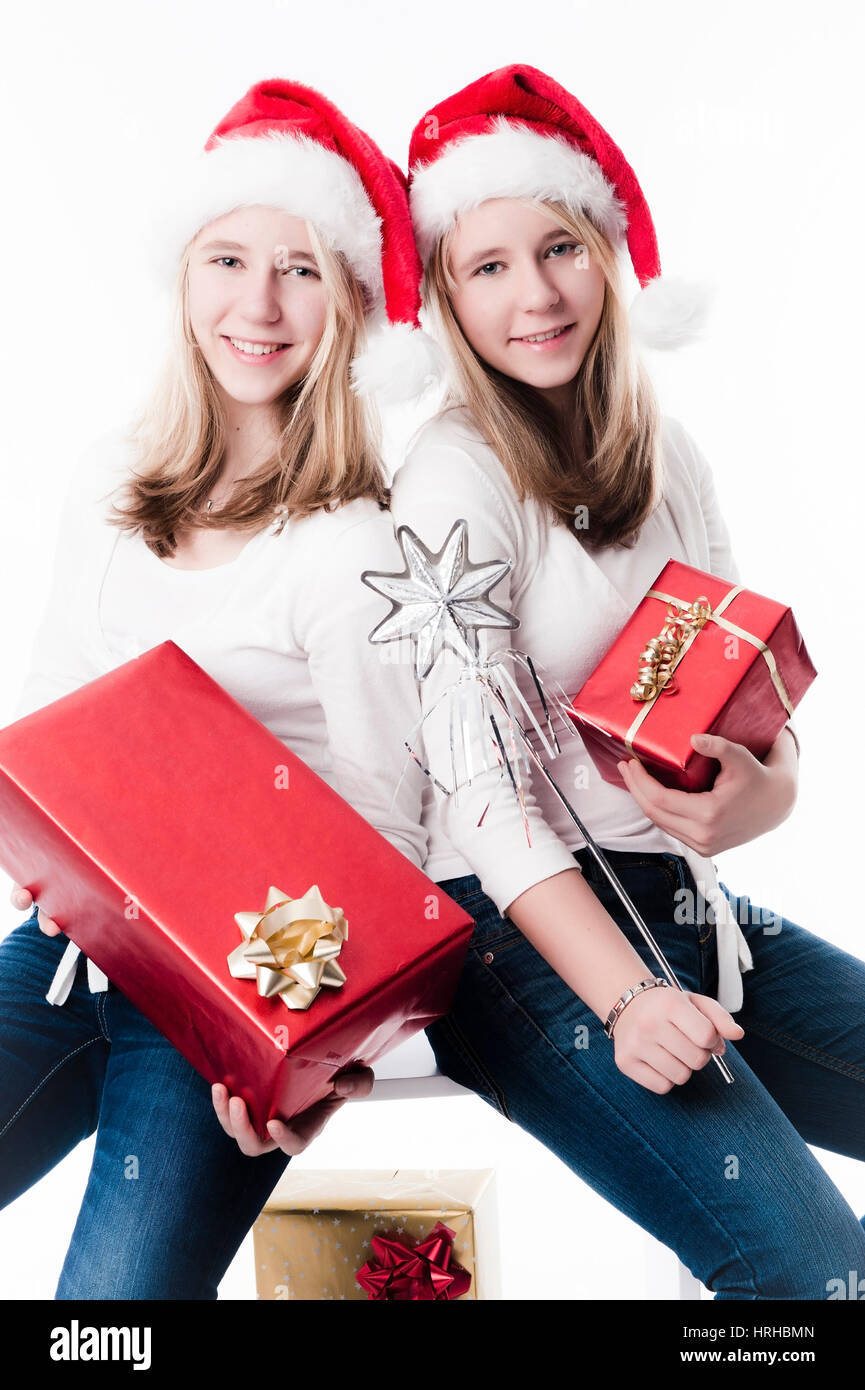 Modello rilasciato, Zwillingsmaedchen mit Weihnachtsgeschenken - gemelli con i regali di natale Foto Stock