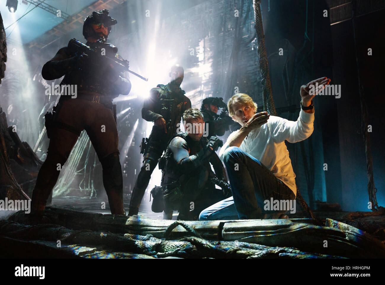 Trasformatori: l'Ultimo Cavaliere (noto anche come trasformatori 5) è un imminente 2017 American science fiction film d'azione basato sui trasformatori di linea giocattolo creato da Hasbro. Sarà la quinta rata del live-action Transformers film della serie.Il film è diretto da Michael Bay con Mark Wahlberg e Stanley Tucci reprising i loro ruoli dall età di estinzione al fianco di Josh Duhamel, Tyrese Gibson e John Turturro dai primi tre film. Questa fotografia è per il solo uso editoriale ed è il copyright del film company e/o il fotografo assegnato dal film o productio Foto Stock