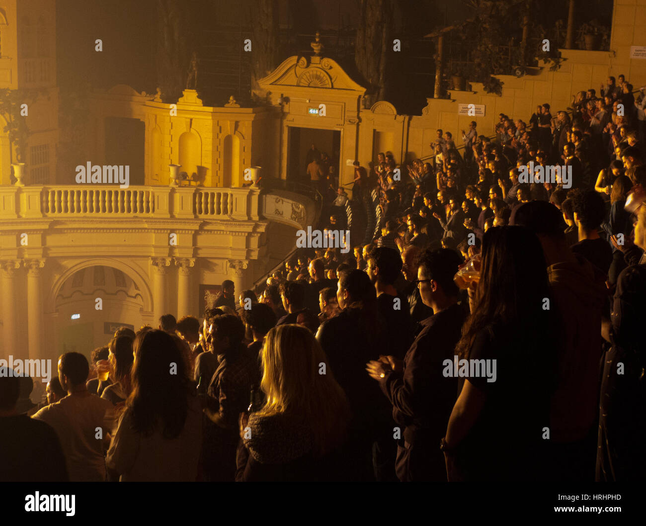 Pubblico in un concerto, Brixton Academy Foto Stock