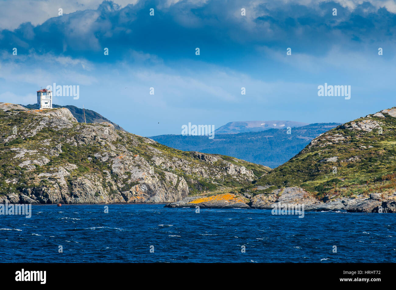 Lonely faro nel Canale del Beagle, Tierra del Fuego, Argentina Foto Stock