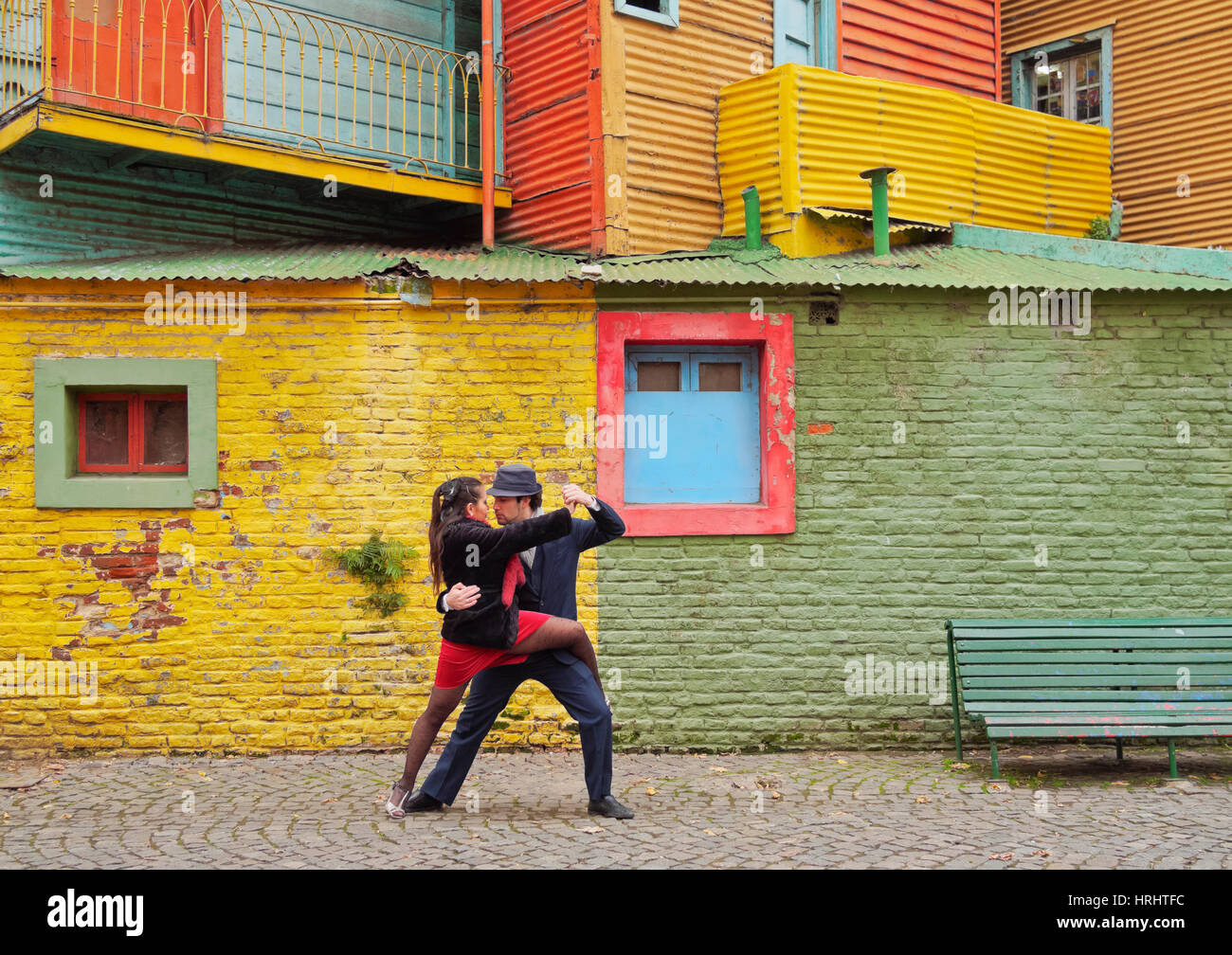 Giovane ballare il tango su Caminito Street, La Boca, Buenos Aires, Provincia di Buenos Aires, Argentina Foto Stock