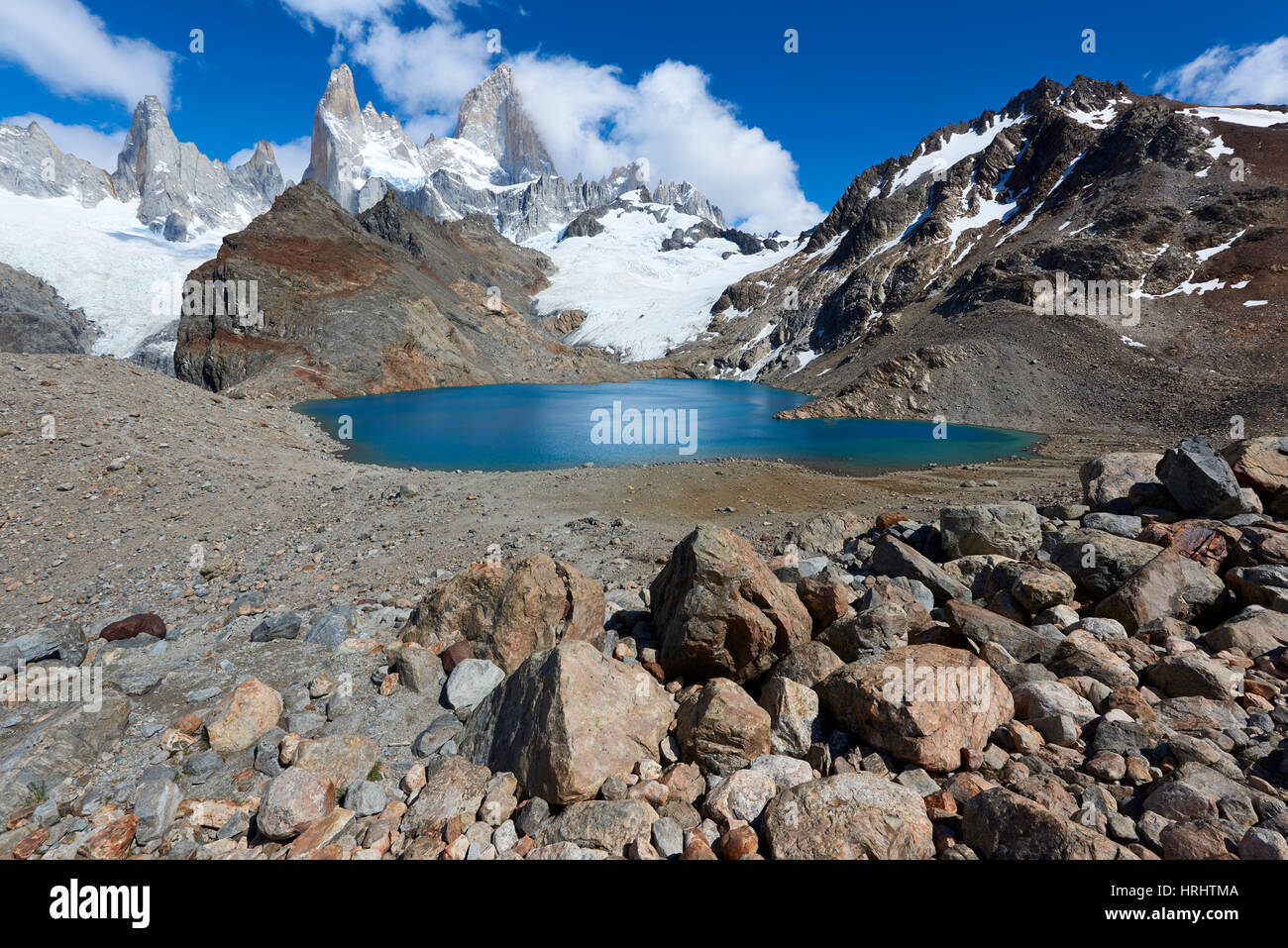 Il monte Fitz Roy con Lago de los Tres vicino al suo vertice in Patagonia, Argentina Foto Stock