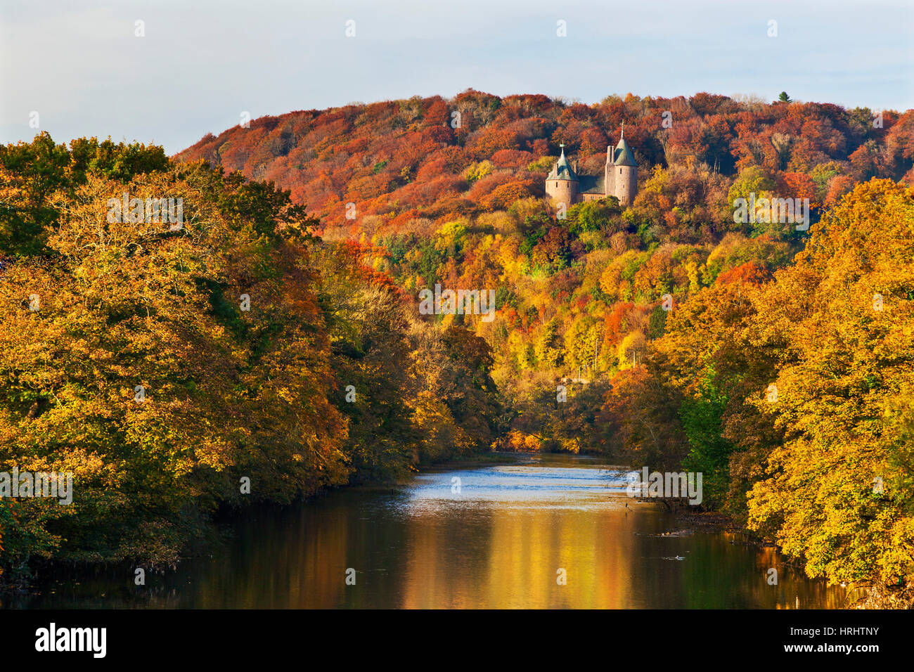 Castello Coch (Castell Coch) (Il Castello Rosso) in autunno, Tongwynlais, Cardiff Wales, Regno Unito Foto Stock