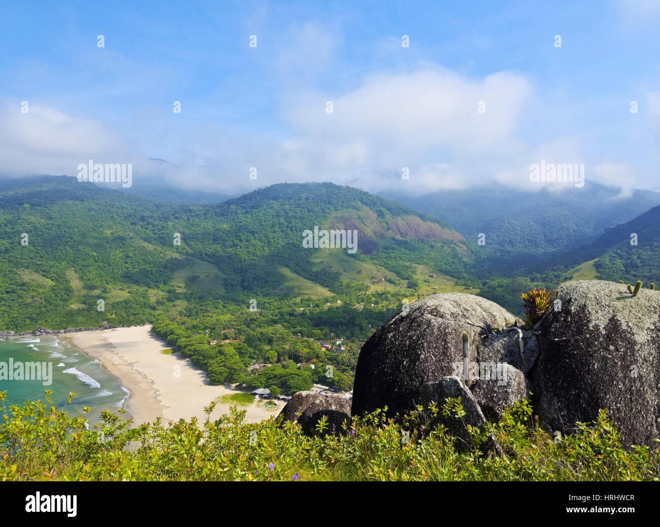 Vista in elevazione della spiaggia di Bonete, Ilhabela isola, stato di Sao Paulo, Brasile Foto Stock