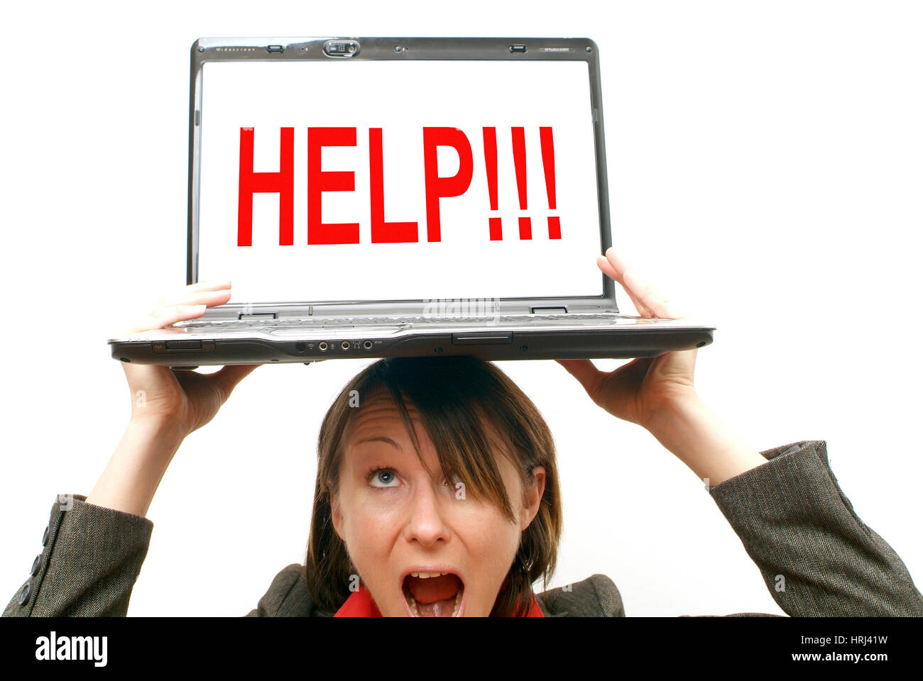 Gesch?ftsfrau mit Laptop am Kopf, Symbolbild Hilfe - donna d'affari con computer portatile sulla testa, simbolico per aiutare Foto Stock