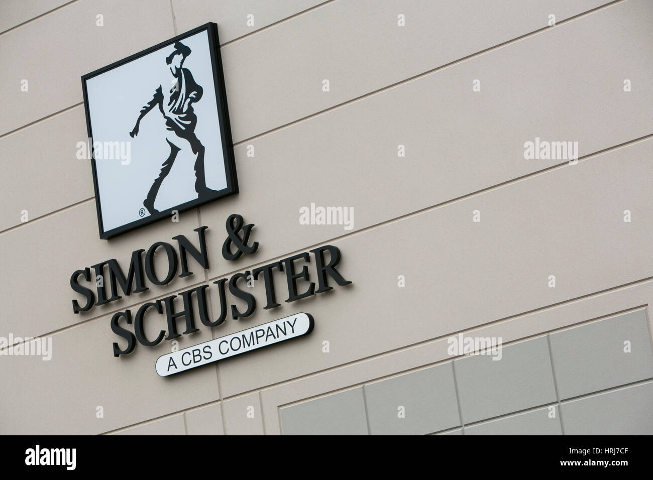 Un logo segno esterno di una Simon & Schuster, Inc., magazzino di distribuzione in Riverside, New Jersey, il 26 febbraio 2017. Foto Stock