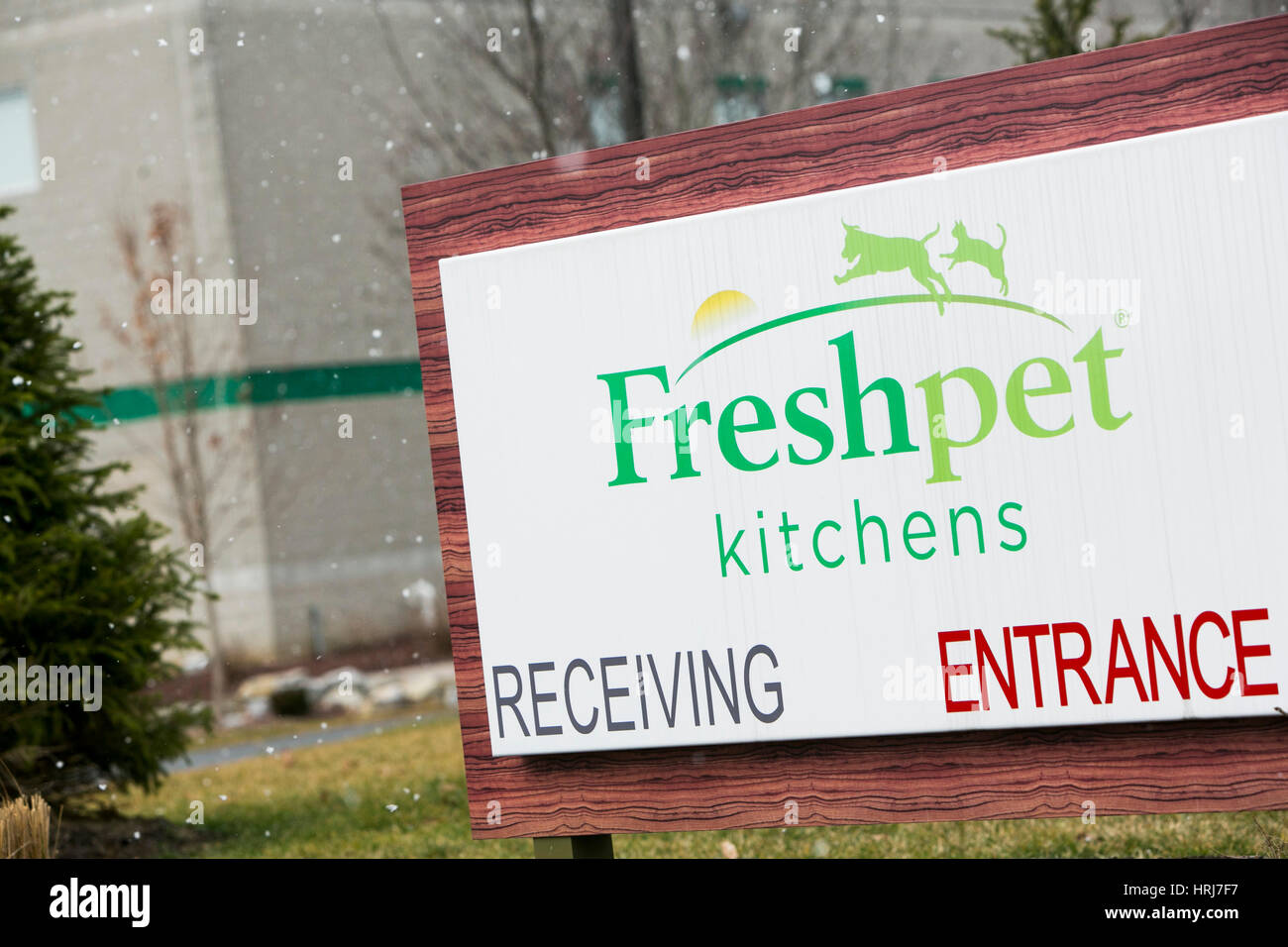 Un segno del logo al di fuori di una struttura occupata da Freshpet a Betlemme, Pensilvania il 26 febbraio 2017. Foto Stock