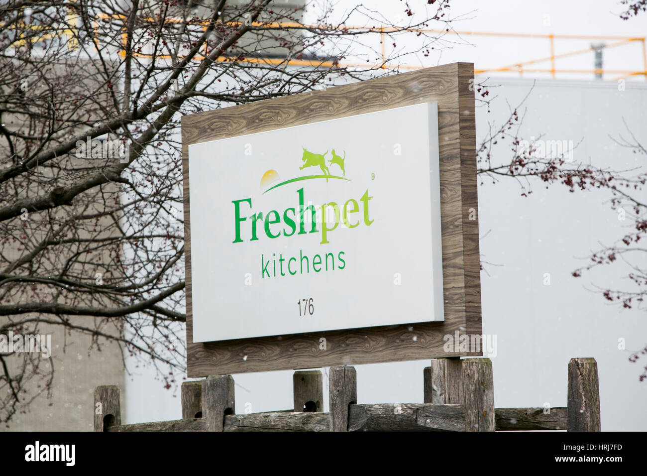 Un segno del logo al di fuori di una struttura occupata da Freshpet a Betlemme, Pensilvania il 26 febbraio 2017. Foto Stock