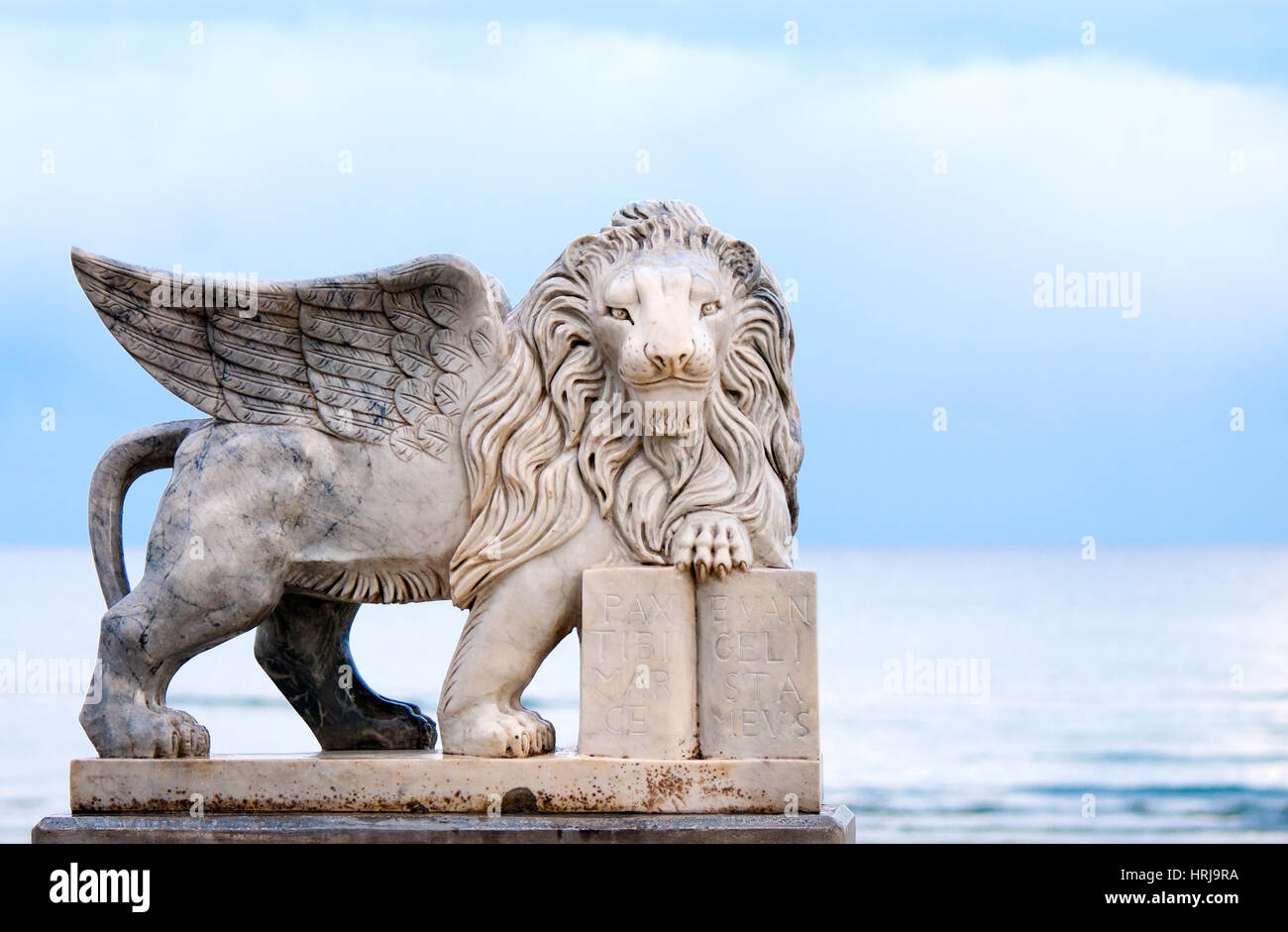 Statua Grifone Leone Alato Design Toscano: Scultura Decorativa In Finto Bronzo Per Casa E Giardino