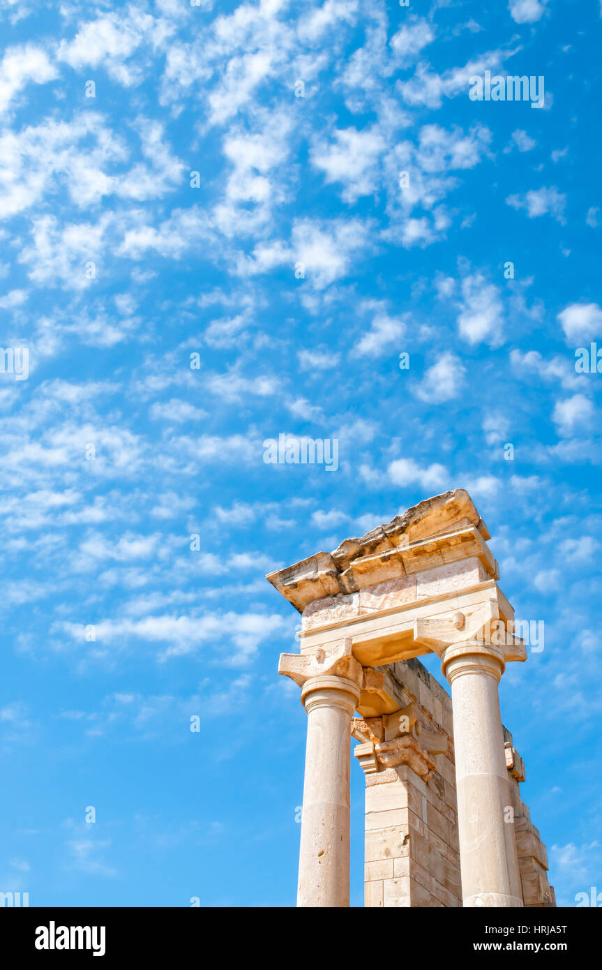 Parte superiore del Santuario di Apollo Hylates fronte cielo blu - principali centri religiosi di antiche di Cipro e una delle più popolari località turistica Foto Stock