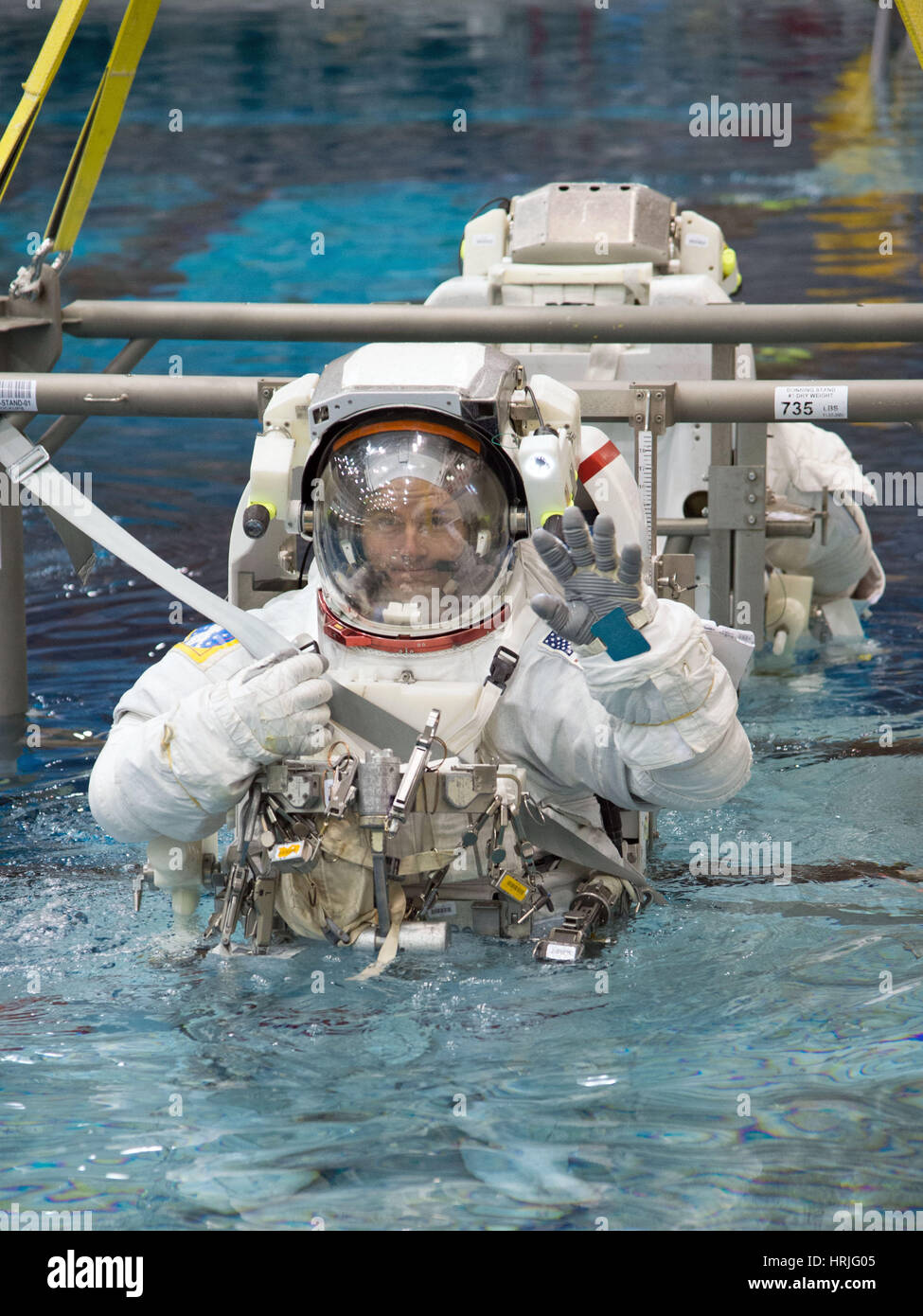 Spacewalk formazione nella UEM Spacesuit Foto Stock