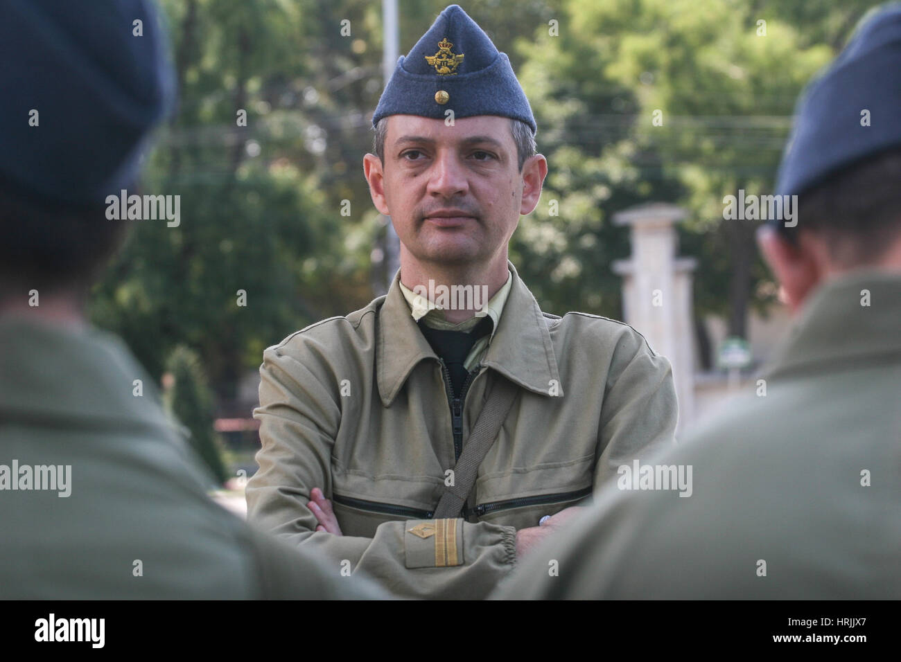 Bucarest, Romania, 23 agosto 2009: un militare dalla tradizione militare associazione partecipa in una sfilata vicino all' Arco di Trionfo di Bucarest. In Au Foto Stock