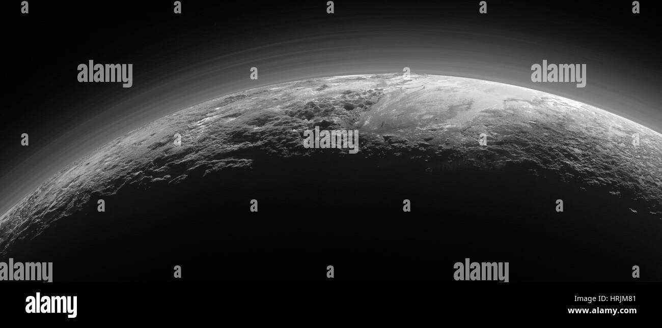 Plutone montagne, pianure e Haze Foto Stock