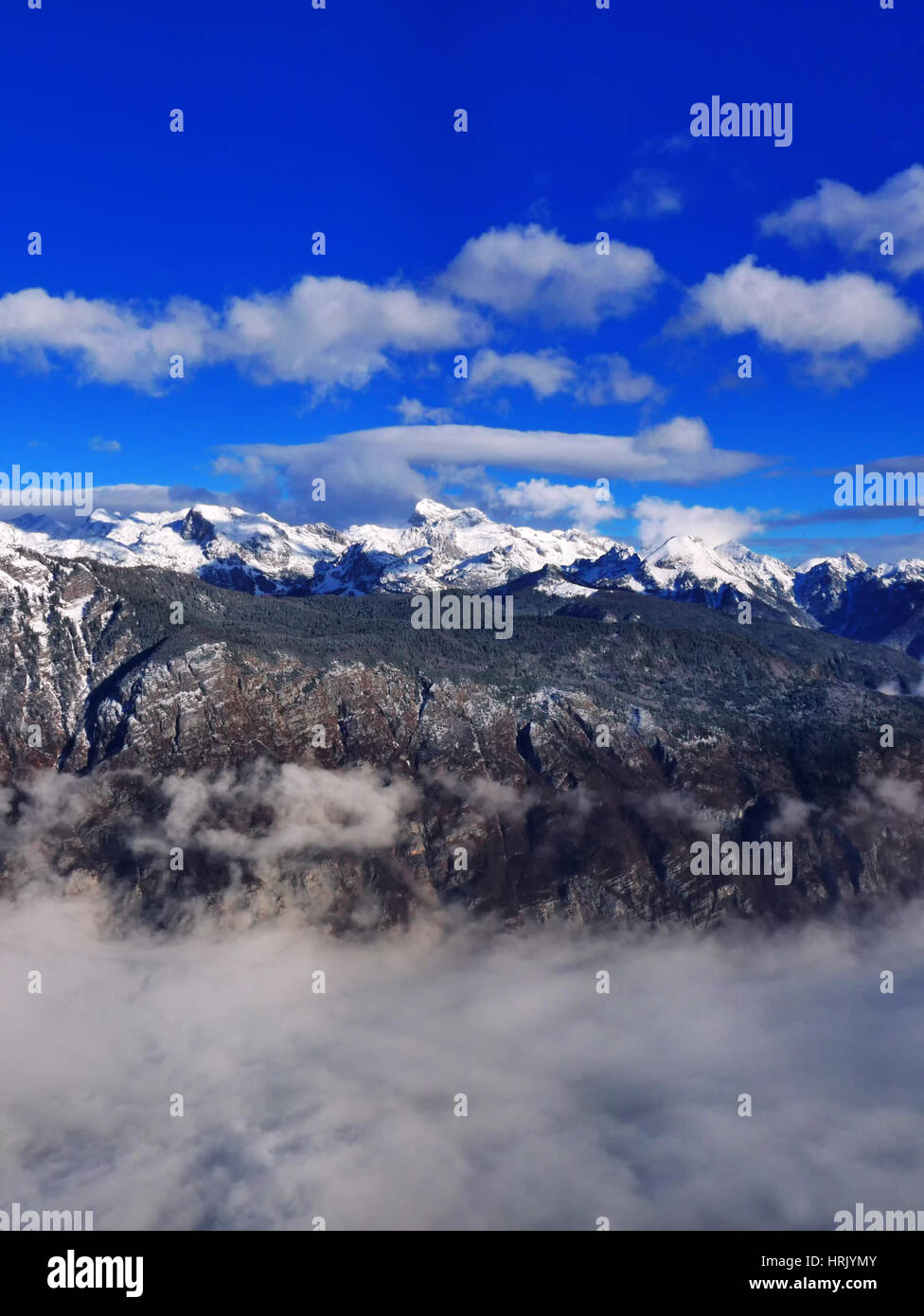 Monte Triglav picco in Slovenia, parte delle Alpi Giulie mountain range. Bella vista invernale del paesaggio mozzafiato. Foto Stock