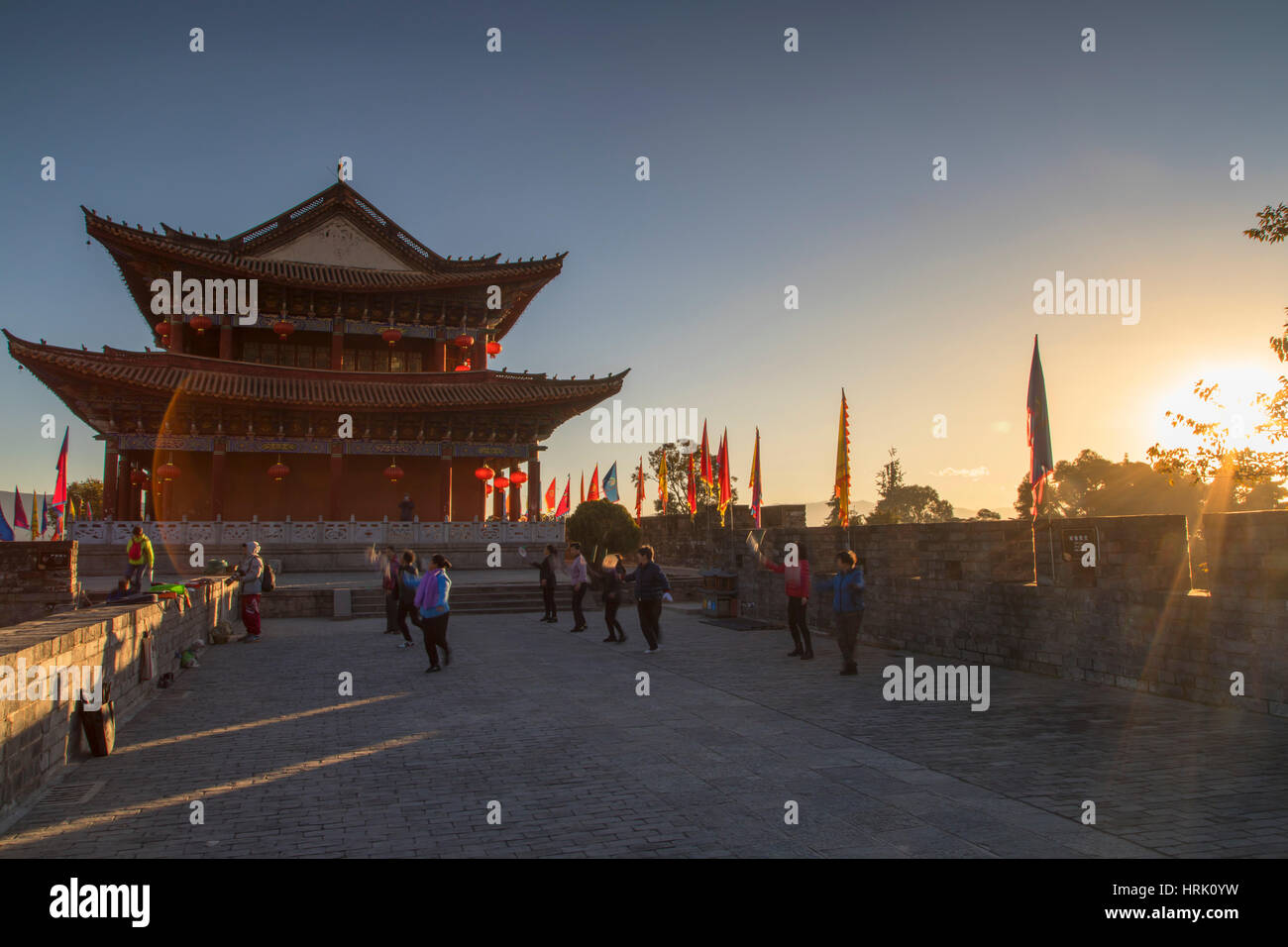Le mura della città e la porta del sud all'alba, Dali, Yunnan, Cina Foto Stock