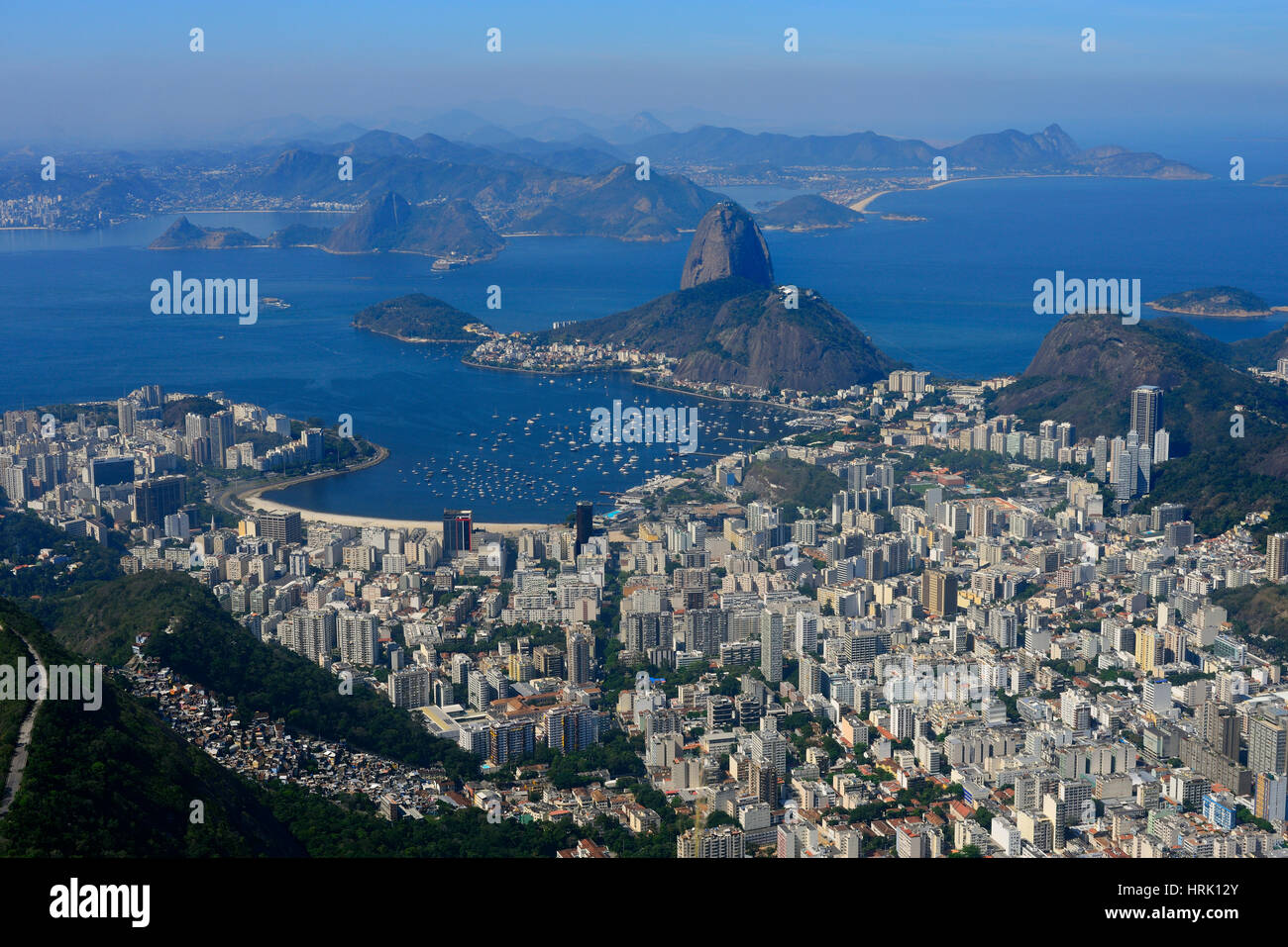 Vista della città e la Montagna Sugar Loaf, Corcovado Rio de Janeiro, Brasile Foto Stock