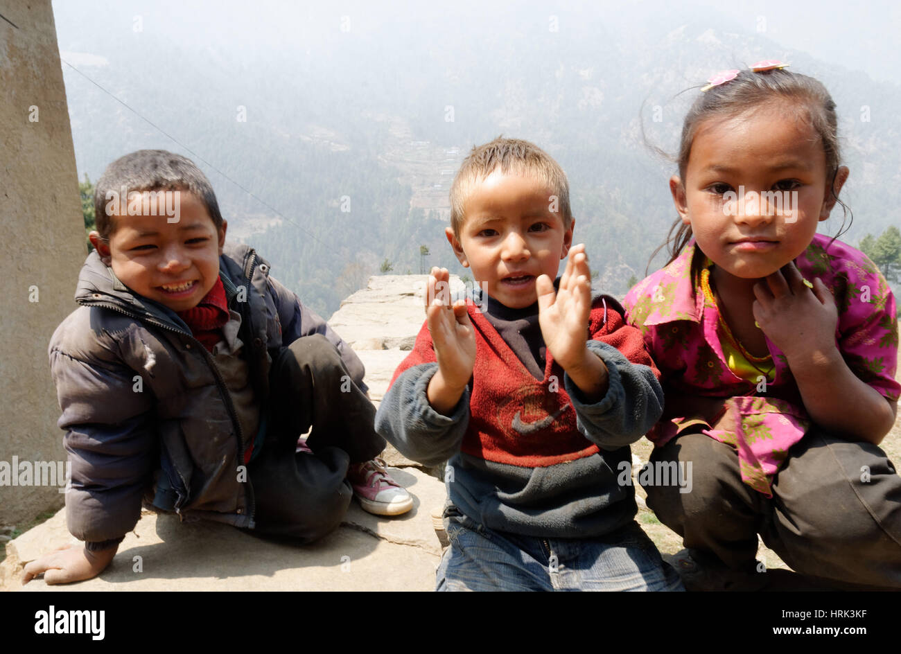 Ritratto di bambini nepalesi nella regione del Khumbu del Nepal Foto Stock
