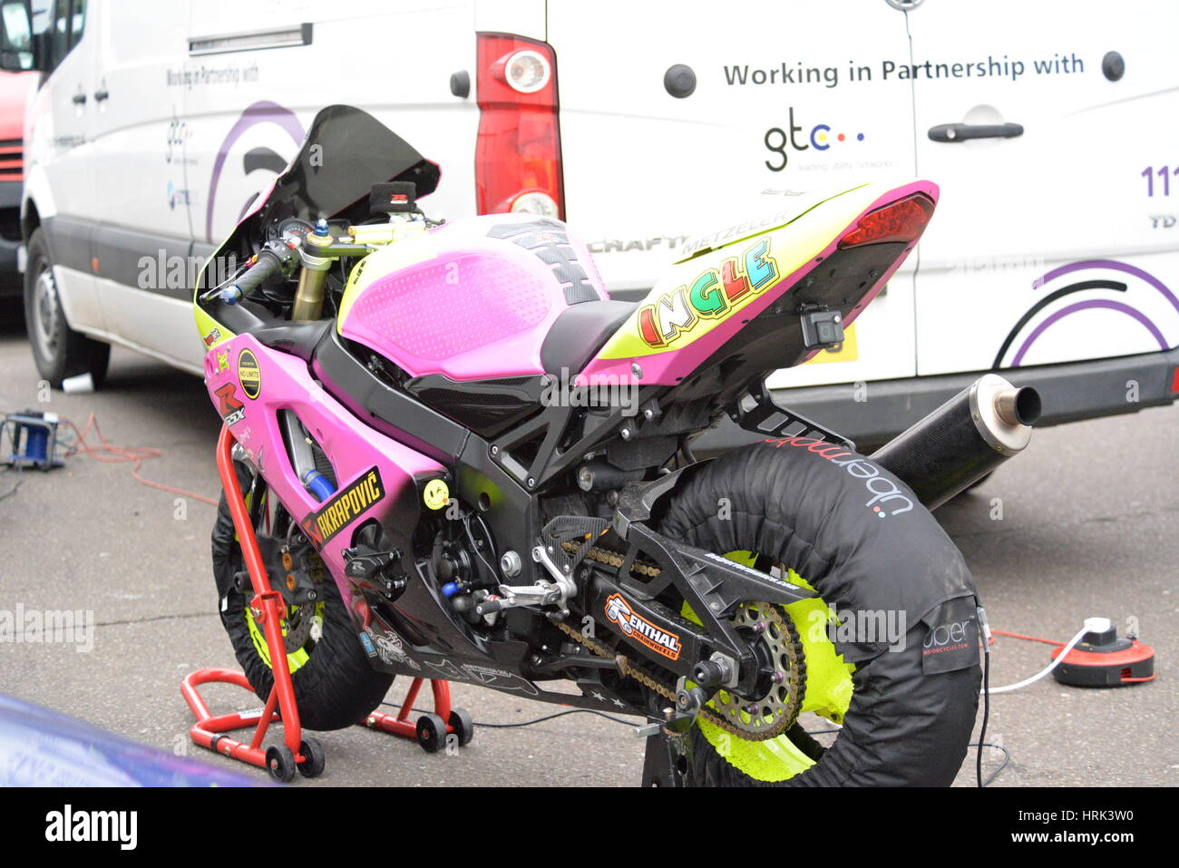 Moto No Limits via giorno a Snetterton Foto Stock