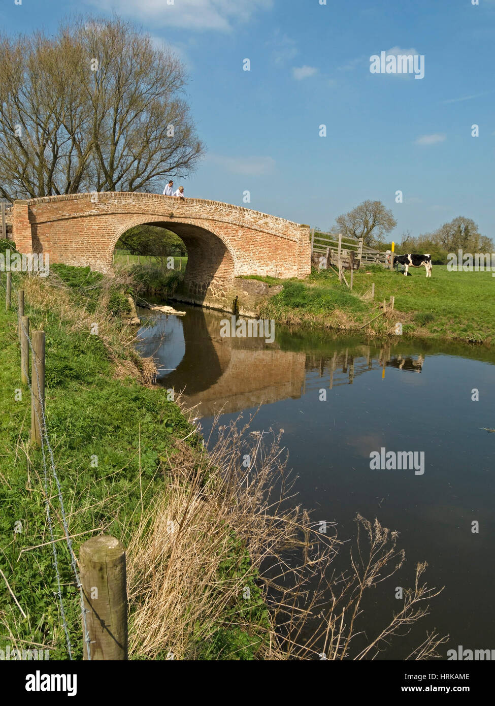 Vecchio ponte di mattoni rossi (Waterhouse Bridge) sul fiume Wreake, Hoby, Leicestershire, Inghilterra, Regno Unito Foto Stock