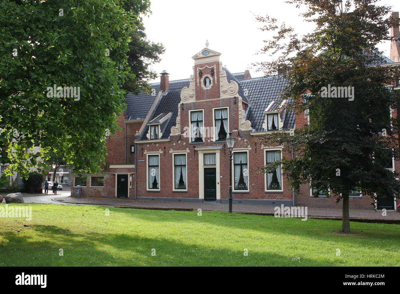 Residenza storica su Martinikerhof Square, Central Groningen nei Paesi Bassi in estate Foto Stock