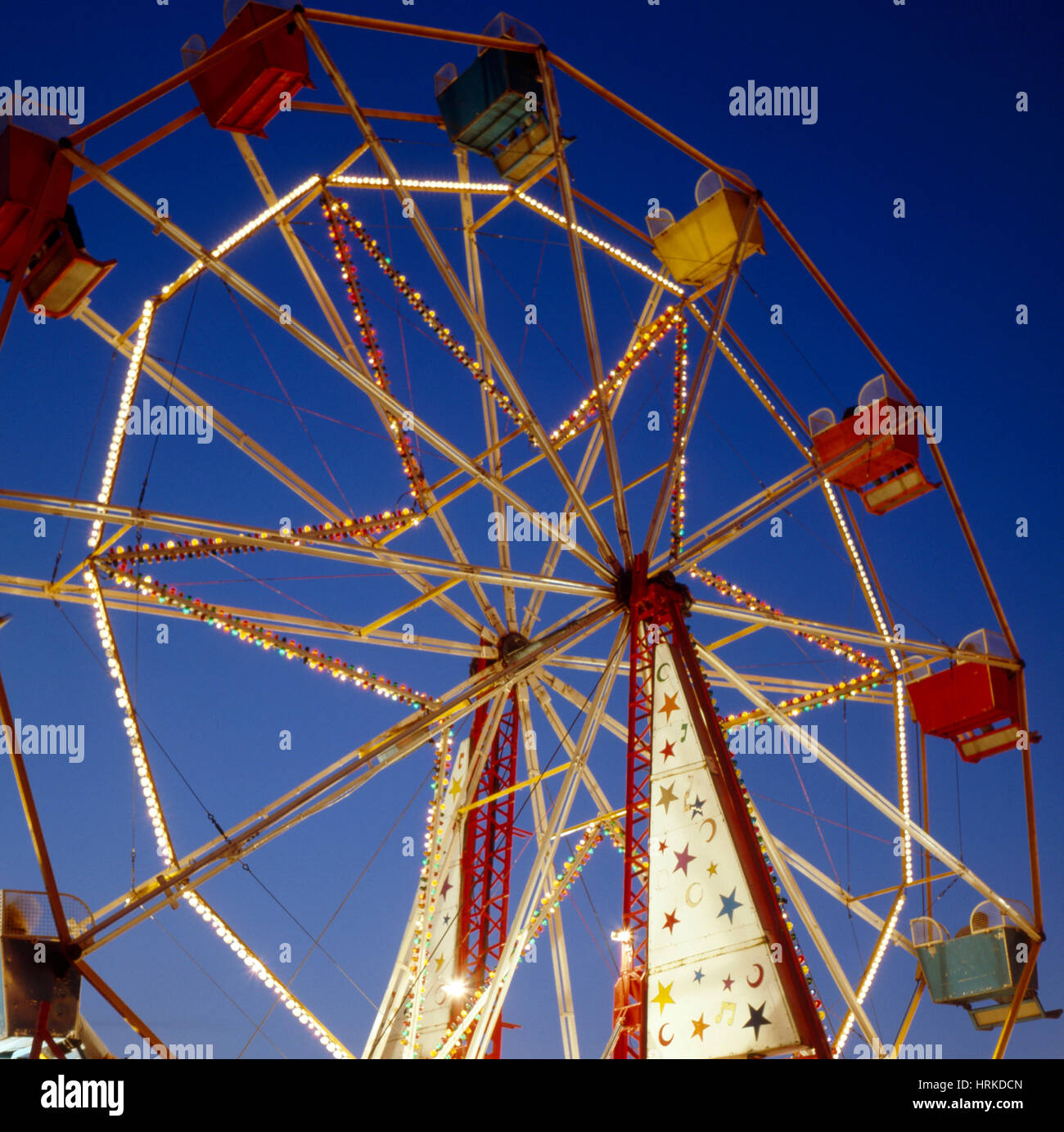 La grande ruota a Kingston upon Hull fair di notte, Hull, East Riding of Yorkshire, Regno Unito. Foto Stock