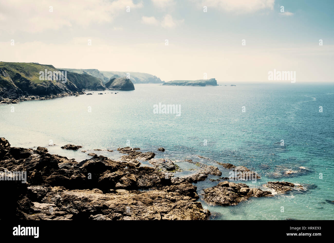 Costa Regno Unito - promontorio e scogliere a Mullion Cove, Penisola di Lizard, Cornovaglia, Inghilterra Foto Stock