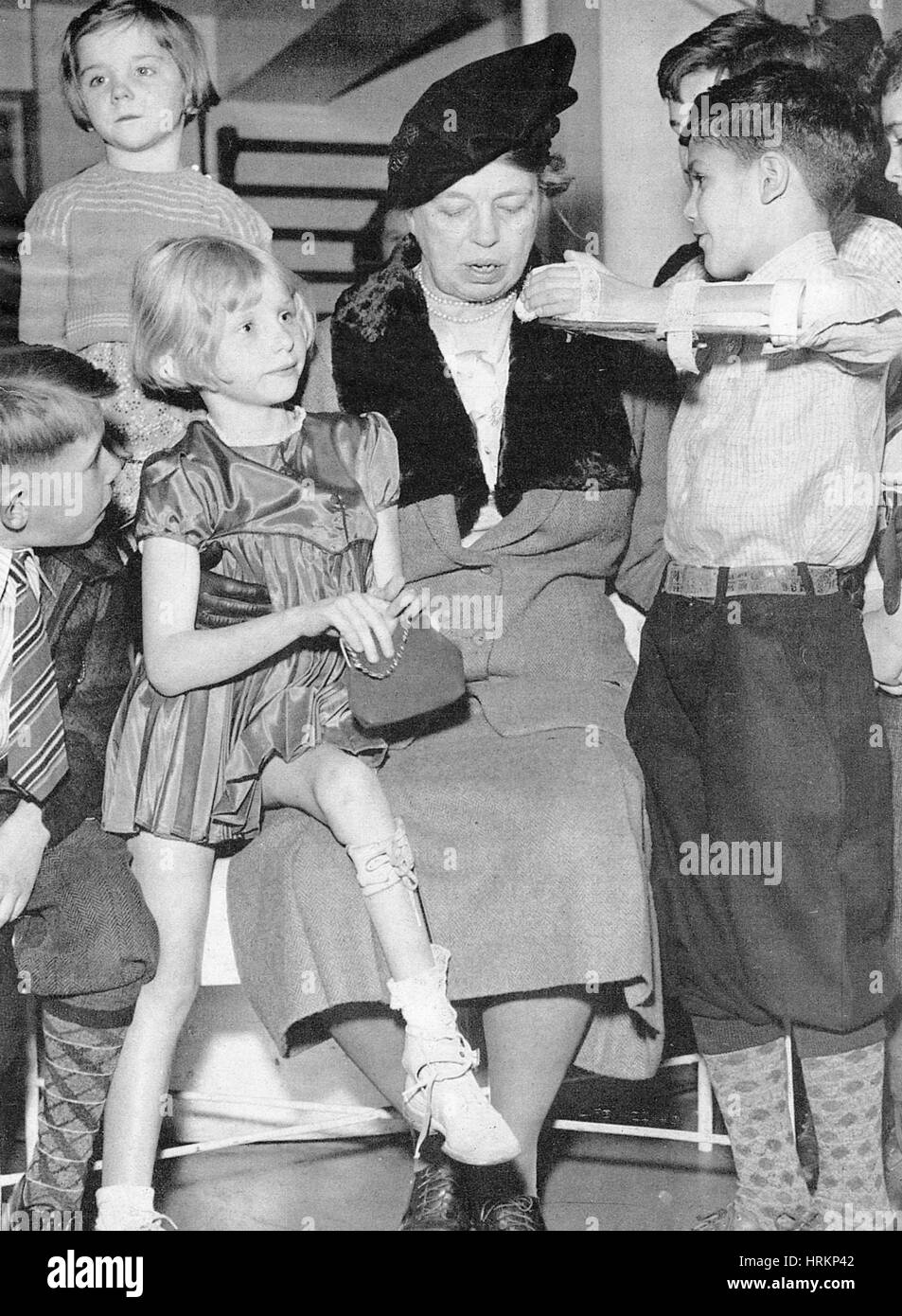 Eleanor Roosevelt con la polio vittime, 1940 Foto Stock