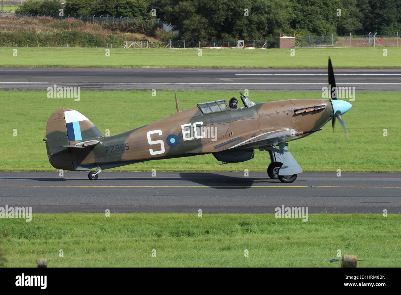 PZ865, un Hawker Hurricane IIc azionato dalla Battaglia di Bretagna Memorial volo (BBMF), a Prestwick International Airport nel settembre 2016. Foto Stock