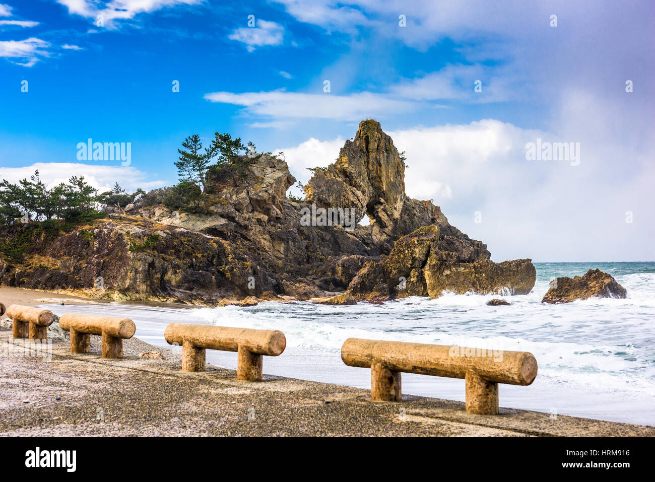 Wajima, Giappone costa a Madoiwa Rock. Foto Stock