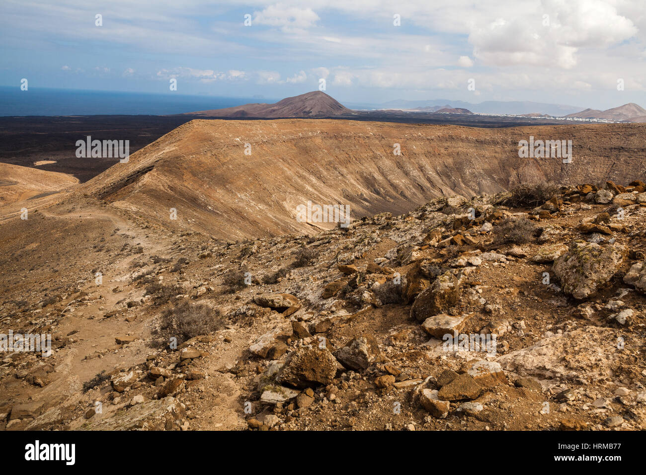 Vista dalla Caldera Blanca vulcano in Lanzarote, Isole Canarie, Spagna Foto Stock