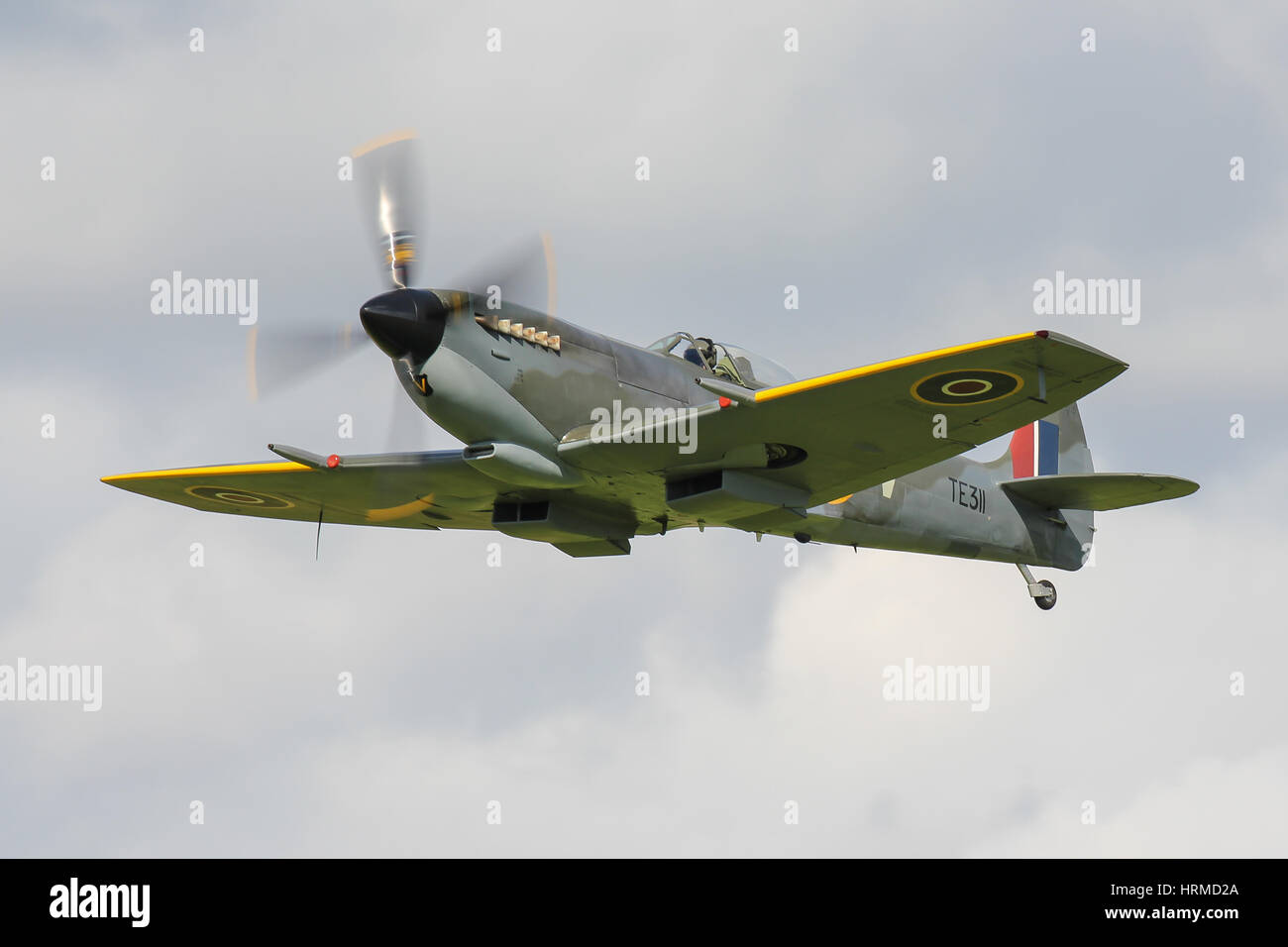 Battle of Britain Memorial Flight Supermarine Spitfire LF XVIe TE311 si diparte Goodwood Aerodrome Foto Stock