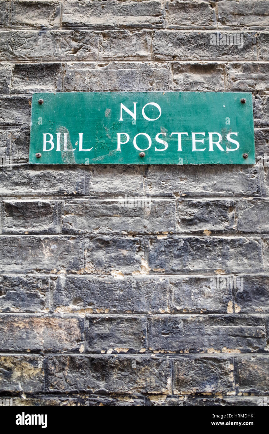 Nessuna fattura manifesti segno su una parete a Cambridge Regno Unito Foto Stock