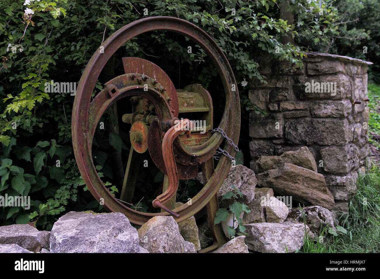 Rusty vecchia azienda agricola la pula taglierina Foto Stock