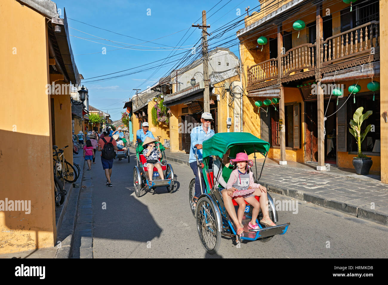 Pedicabs nell antica città di Hoi An. Quang Nam Provincia, Vietnam. Foto Stock