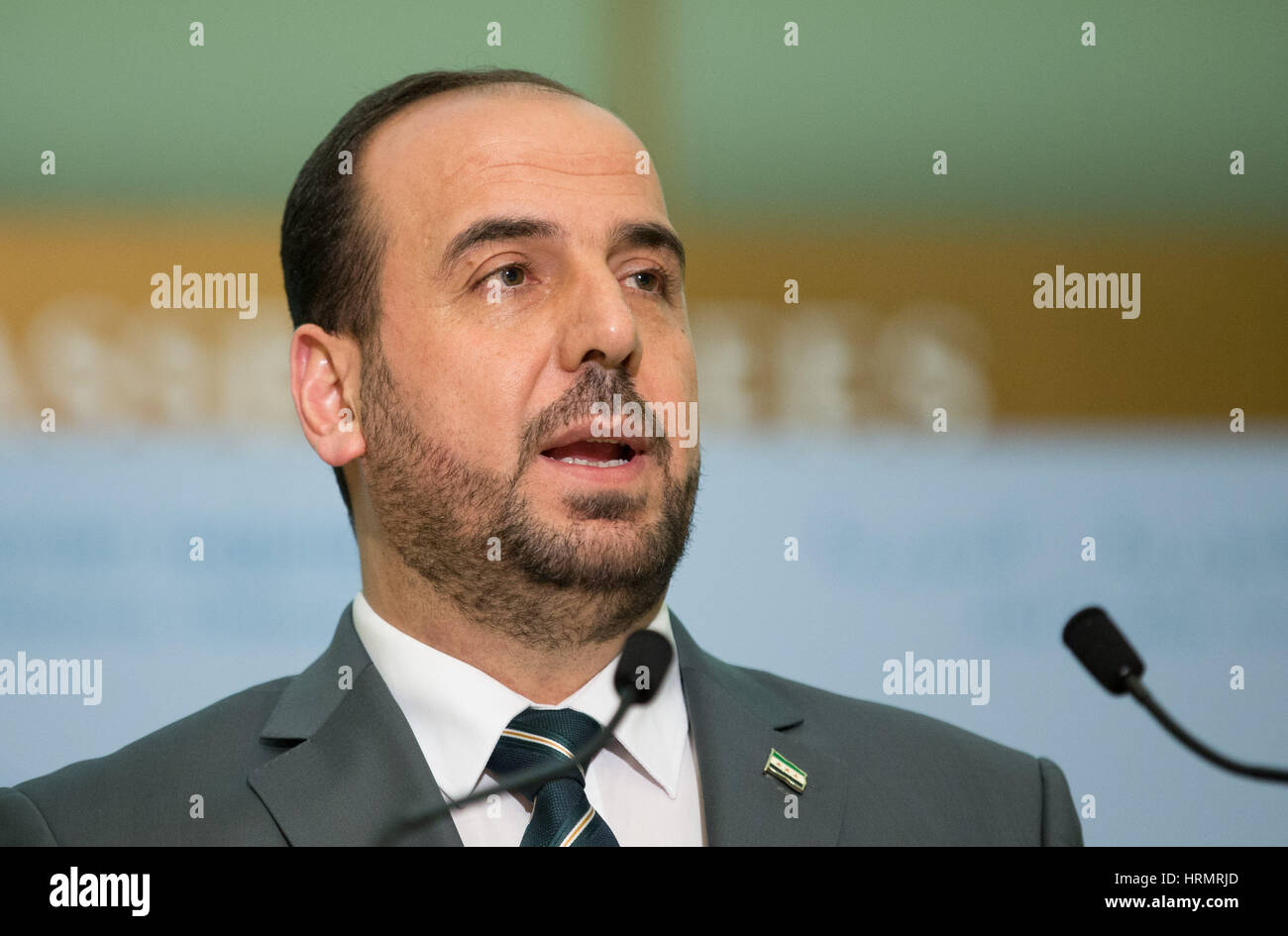 Ginevra, Svizzera. 2 Mar, 2017. La siria opposizione del capo delegazione Nasr al-Hariri risolve la media al Palais des Nations a Ginevra, in Svizzera, il 2 marzo 2017. Credito: Xu Jinquan/Xinhua/Alamy Live News Foto Stock