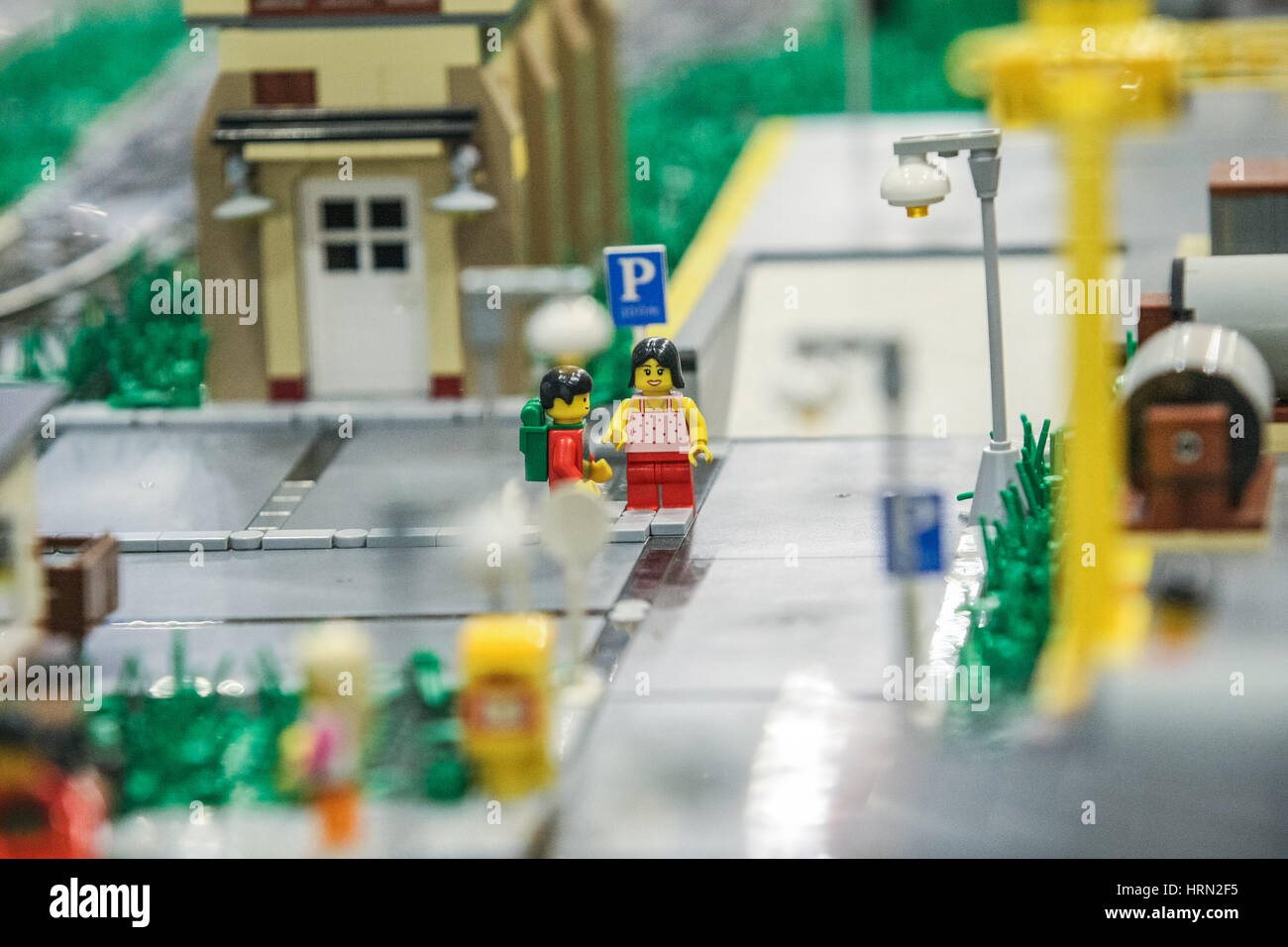 Gdansk, Polonia. 03 Mar, 2017. Stazione ferroviaria modello realizzato con i mattoncini LEGO è visto in mattoncini LEGO mostra il 3 marzo 2017 in Galeria Metropolia di Danzica, Polonia. Credito: Michal Fludra/Alamy Live News Foto Stock