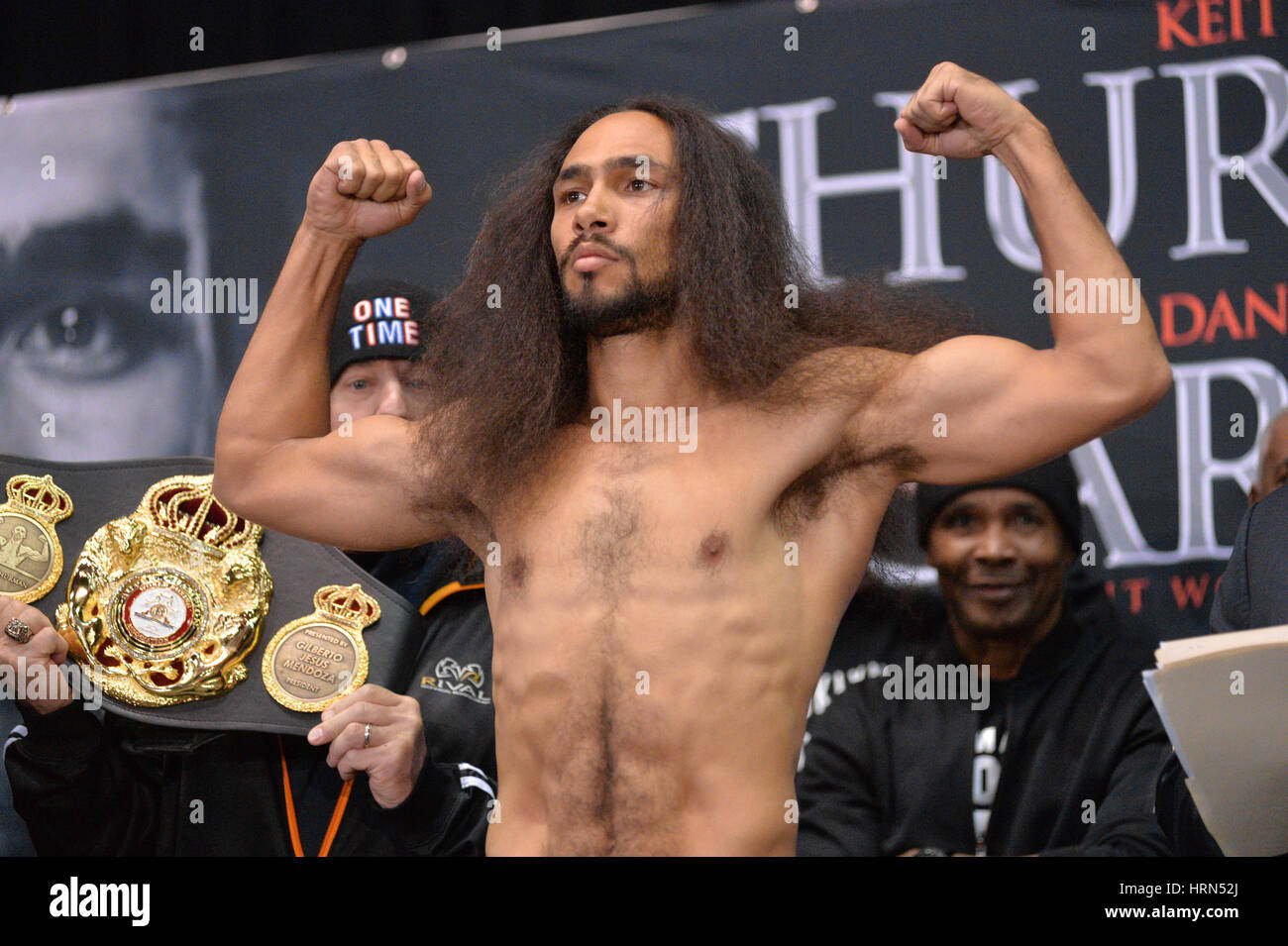 New York, Stati Uniti d'America - 03 Mar 2017- Boxer Keith Thurman al funzionario pesare-in per il suo campionato welterweight lotta contro Danny Garcia il 4 marzo 2017 presso la Barclay il centro di Brooklyn, New York. Credito: Erik Pendzich Credito: Erik Pendzich/Alamy Live News Foto Stock