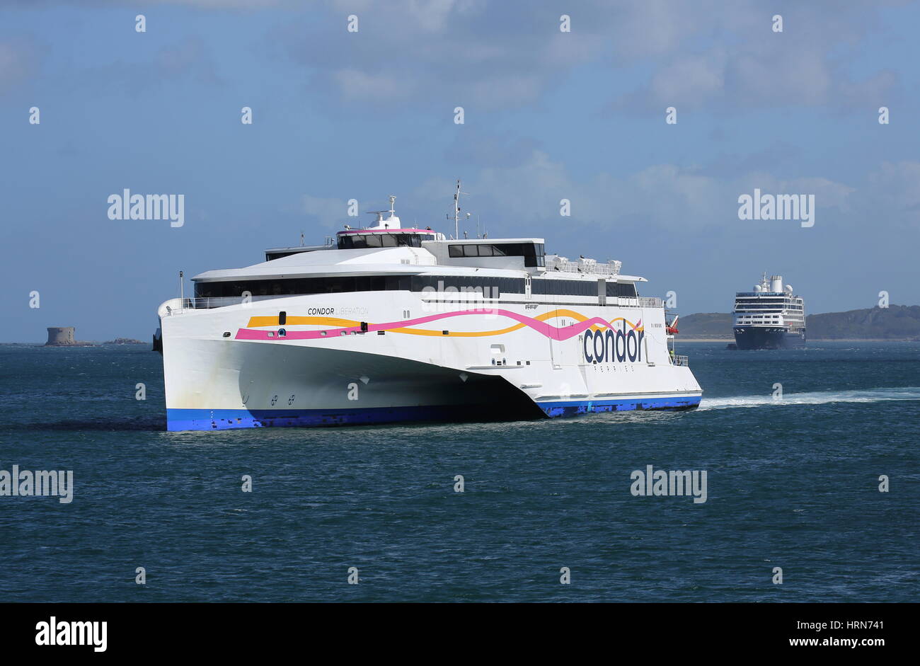 Il Condor Auto & traghetti passeggeri che arrivano in St Peter Port Guernsey, dopo aver attraversato il canale da Poole nel Dorset Foto Stock