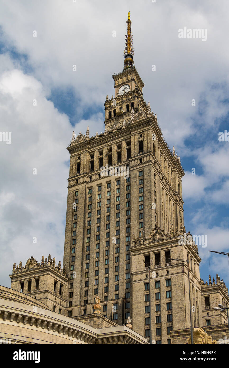 Il Palazzo della Cultura e della scienza a Varsavia, un esempio di architettura stalinista Foto Stock