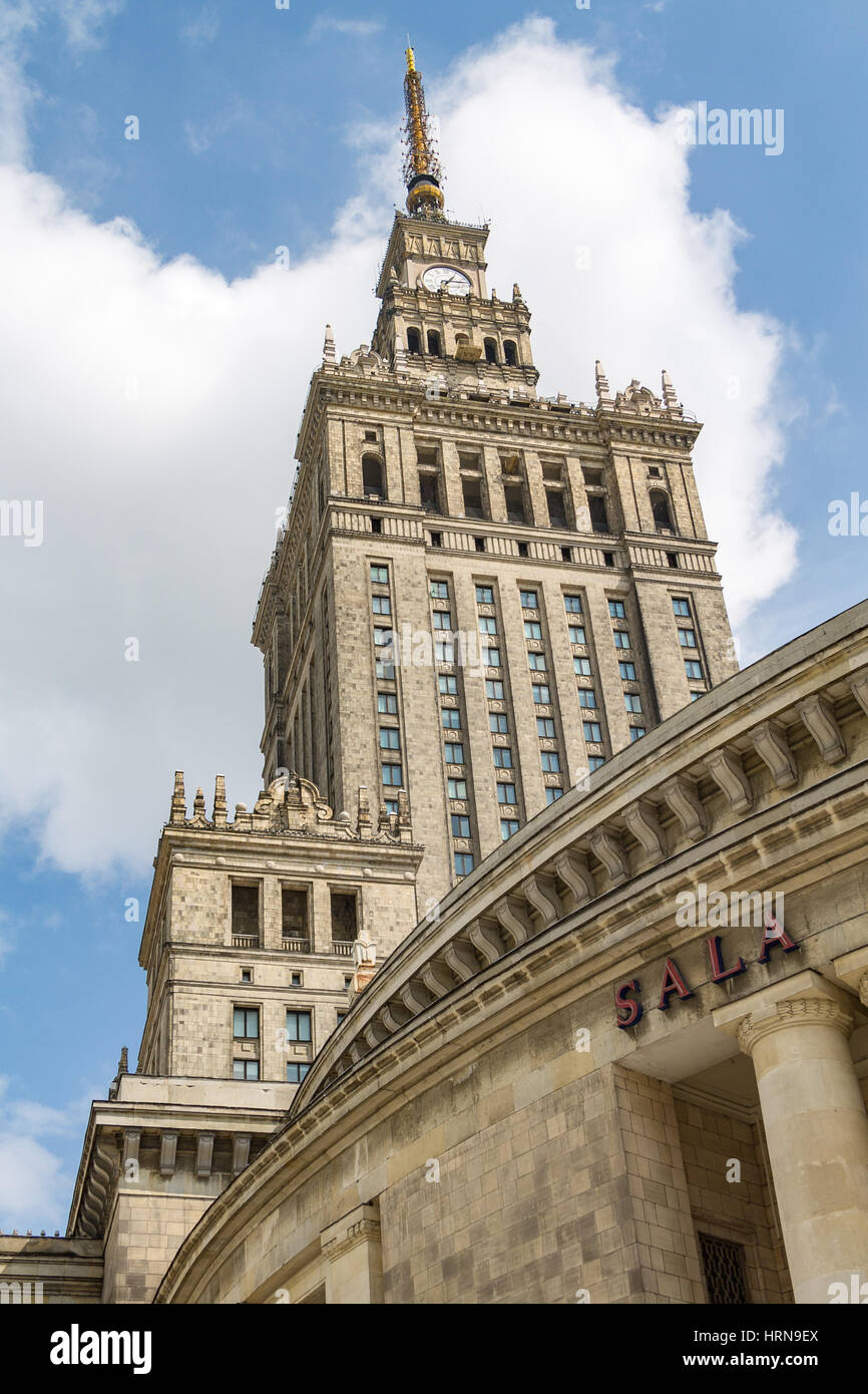 Il Palazzo della Cultura e della scienza a Varsavia, un esempio di architettura stalinista Foto Stock