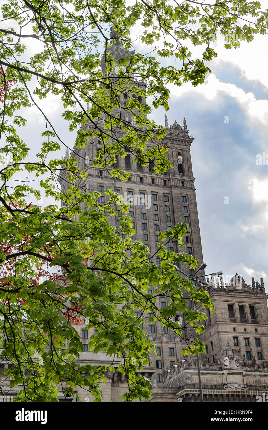 Il Palazzo della Cultura e della scienza a Varsavia, un esempio di architettura stalinista Foto Stock