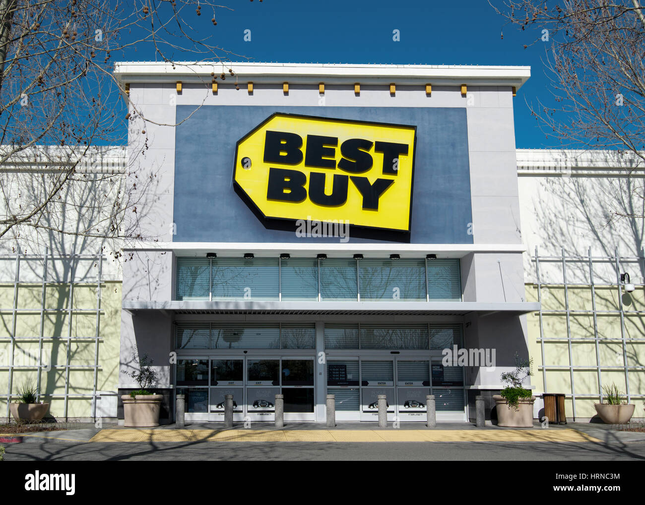 Parte anteriore di un negozio Best Buy a dado albero Plaza, Vacaville, CALIFORNIA, STATI UNITI D'AMERICA, in una domenica mattina Foto Stock