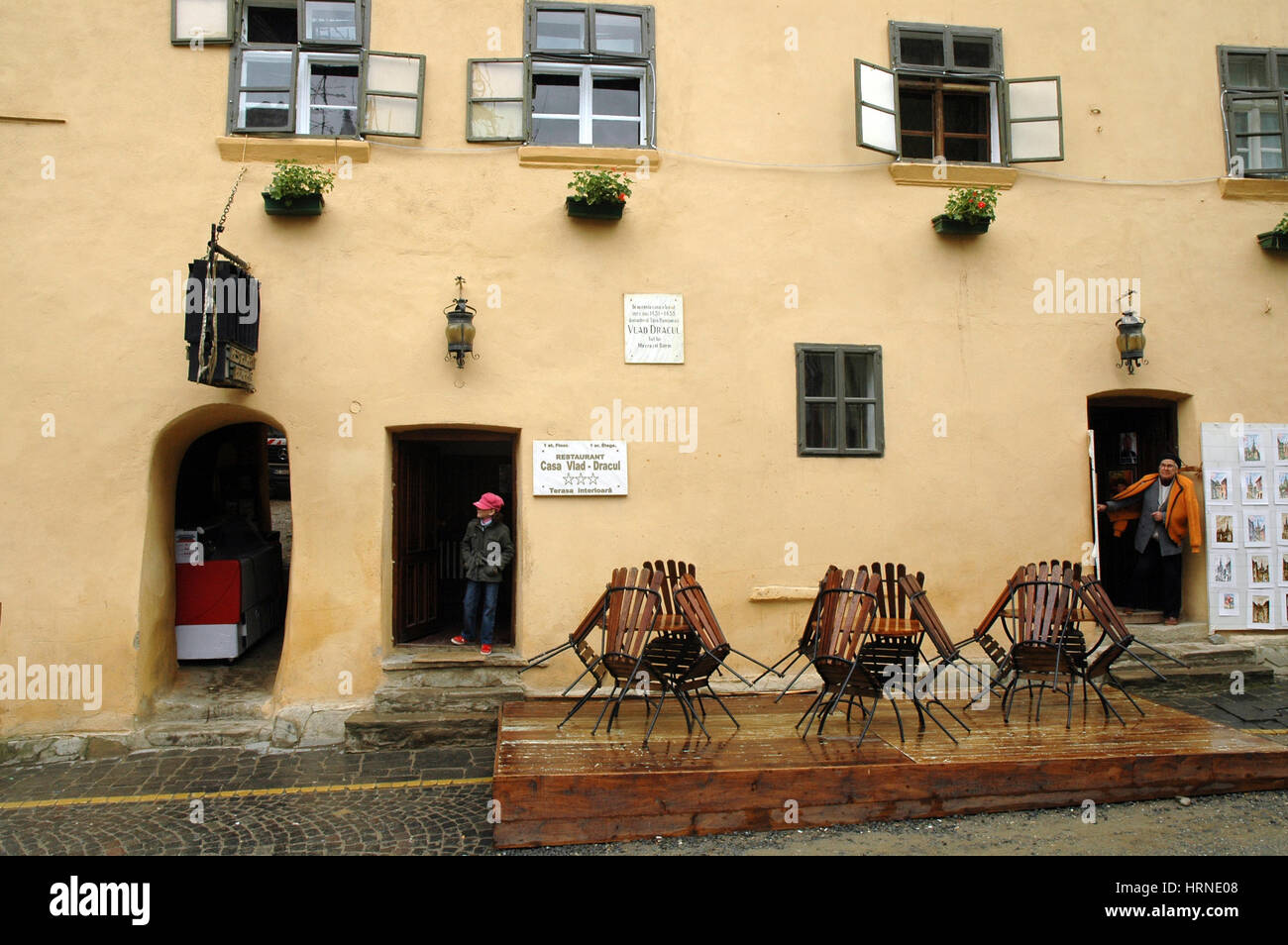 SIGHISOARA, Romania - 18 Maggio: La casa dove il re Vlad Tepes Dracula alias vive tra 1431-1435 è visitato ogni anno da migliaia di turisti. Su Foto Stock