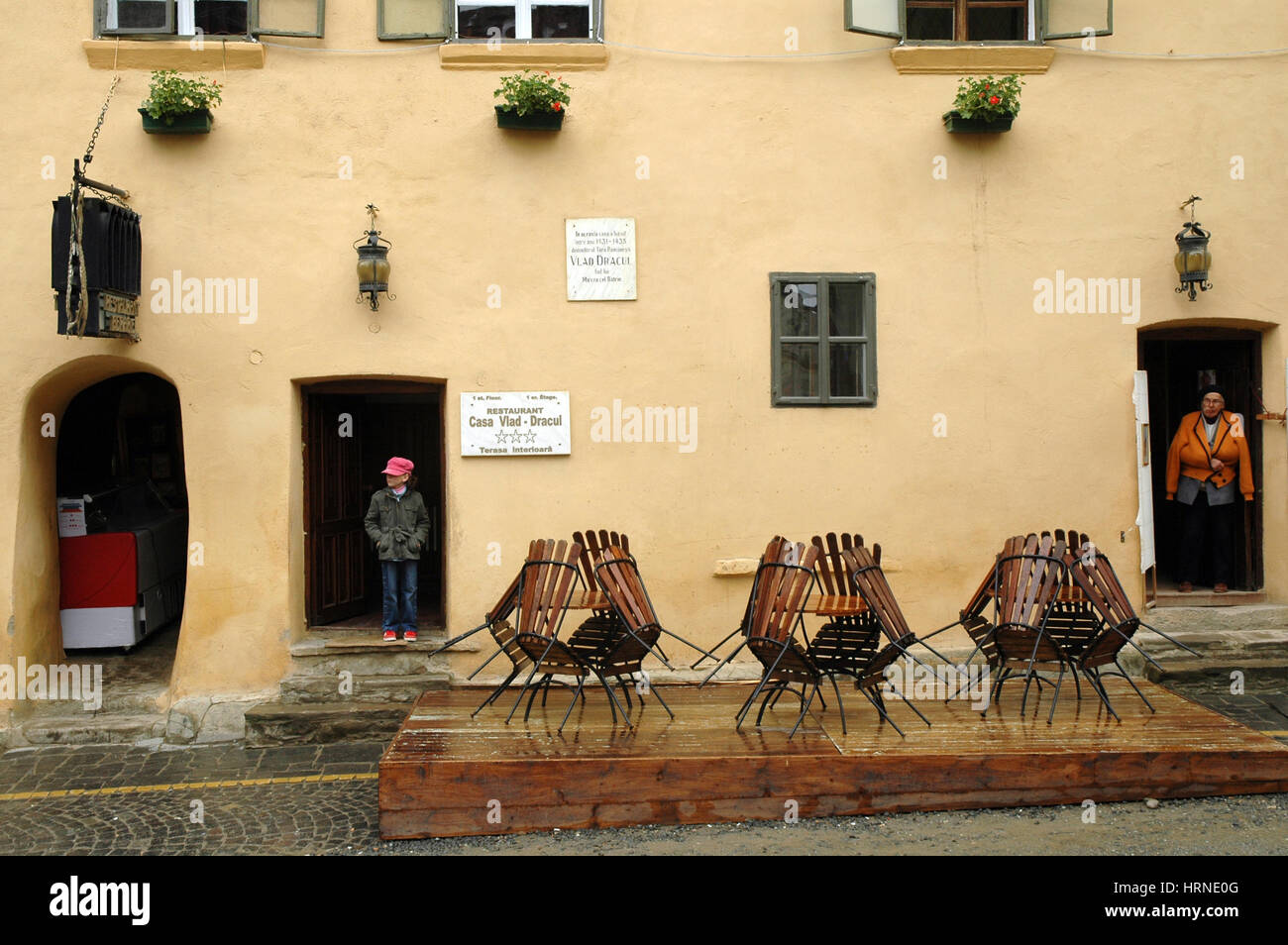 SIGHISOARA, Romania - 18 Maggio: La casa dove il re Vlad Tepes Dracula alias vive tra 1431-1435 è visitato ogni anno da migliaia di turisti. Su Foto Stock