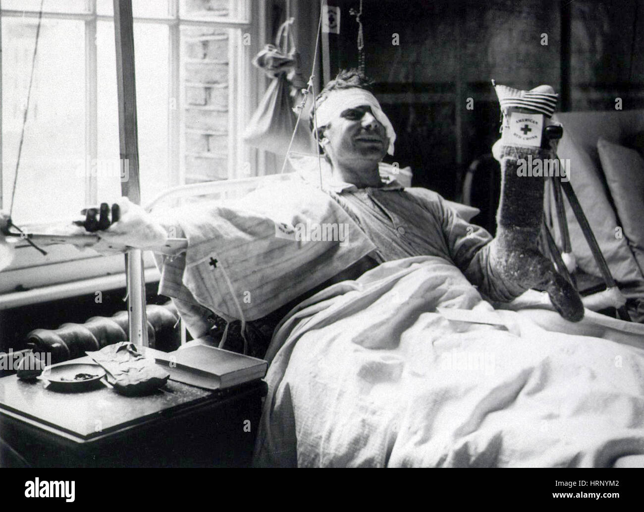 La prima guerra mondiale, soldato ferito con calza di Natale Foto Stock