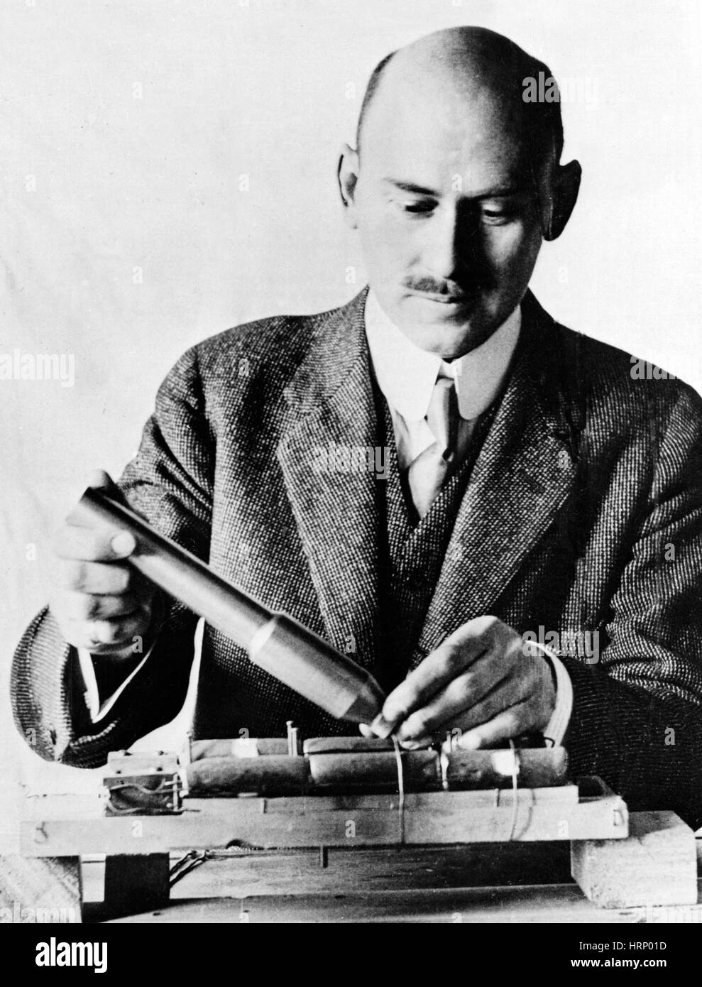 Goddard Holding parti di 1915 Rocket Foto Stock