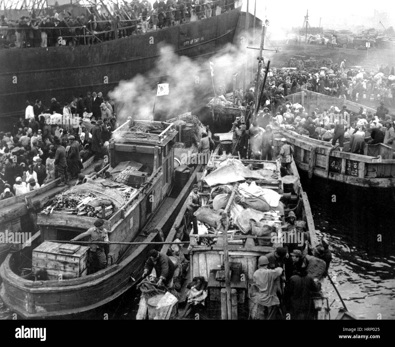 Guerra di Corea, ai profughi nord-coreani, 1950 Foto Stock