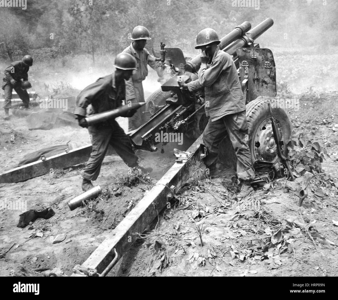 Guerra di Corea, artiglieria equipaggio incendi obice Foto Stock