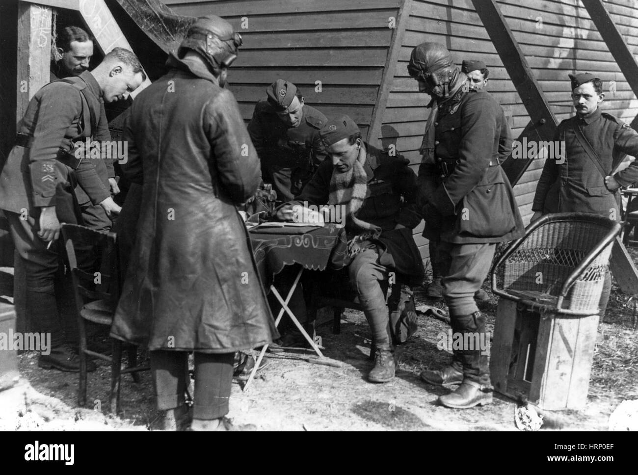 La prima guerra mondiale, squadrone sessione di debriefing, 1918 Foto Stock