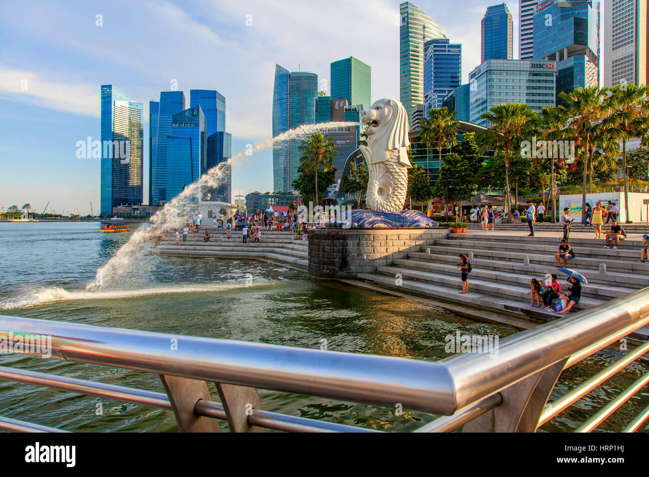 Il Merlion, punto di riferimento della metropoli di Singapore, skyline del centro, centro finanziario, il quartiere della finanza, Singapore, Asia, Singapore Foto Stock